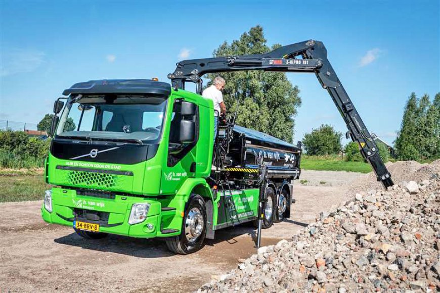 Electric Truck With Hiab Crane For Dutch Projects