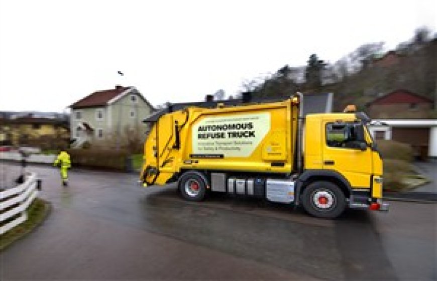 Safety in focus when Volvo Trucks and Renova test autonomous refuse truck