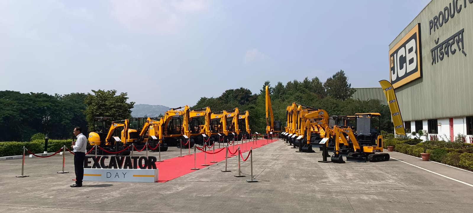 JCB India Showcases Its Range Of Next-Gen Range Of Tracked Excavators ...